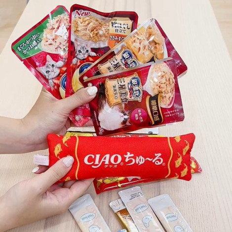【餓鬼節限定】夭尬凍未條! 餓貓乖乖桶 組合內含:肉泥x30+餐包x4+CIAO肉泥條造型貓草包x1 (口味隨機)【每單限購1組】,bd_新品,bd_熱銷,bd_熱銷_組合商品,bd_熱銷貓玩具_新客,bd_熱銷貓零食_新客